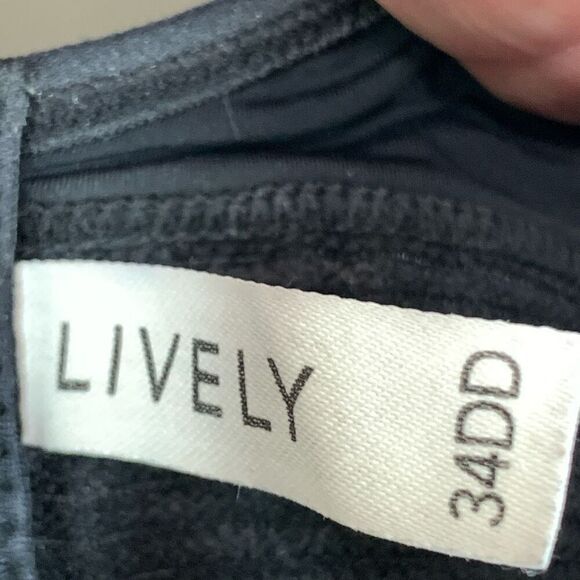 Lively Women's Wireless Padded Mesh Trim Spacer Bralette Black Size 34DD - Picture 4 of 7